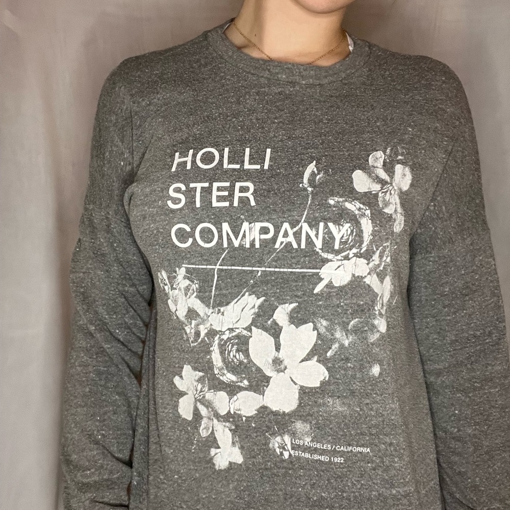 Super comfortable Hollister crewneck